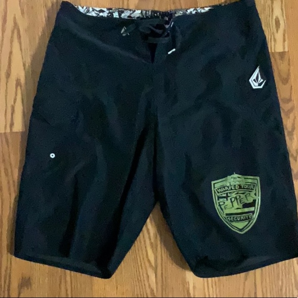 Volcom Limited Edition “Pepper Warped Tour Security” Board Shorts Size 34